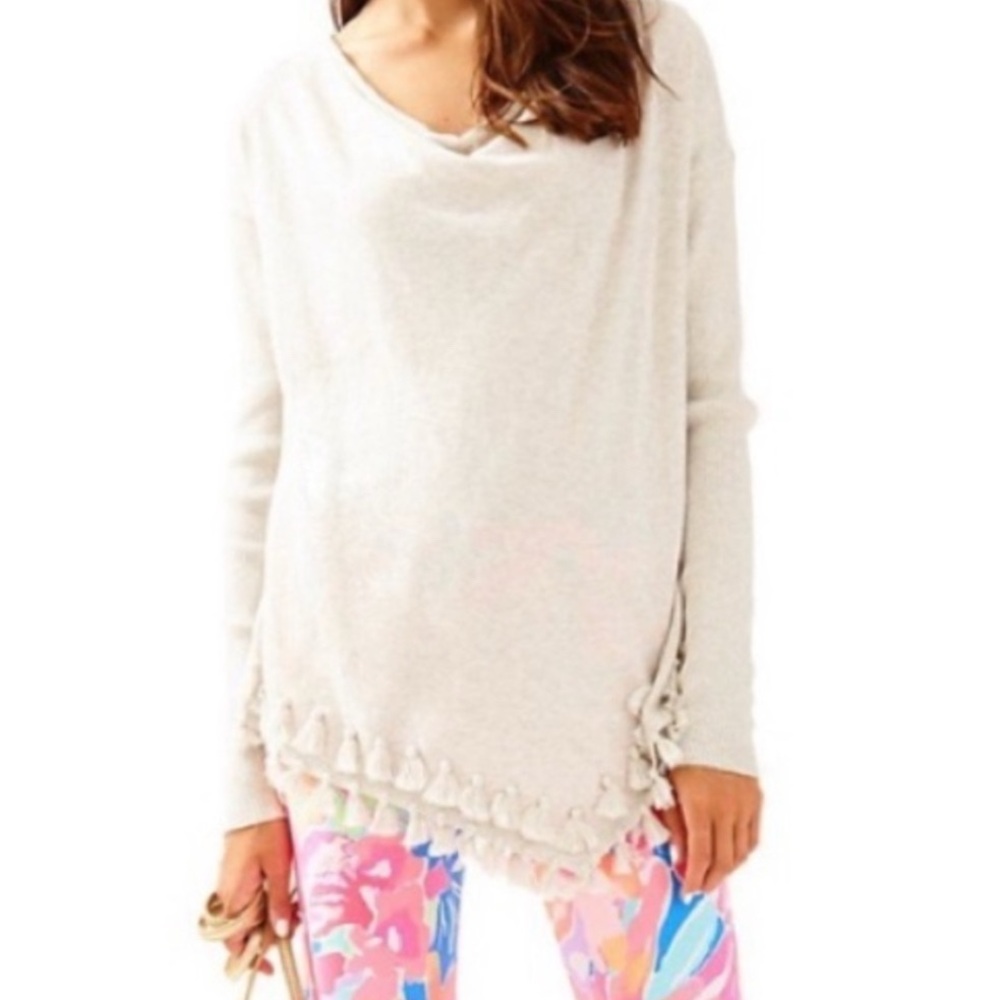 white lilly Pulitzer cowl necked Lightweight Sweater with Tassel Hem xs